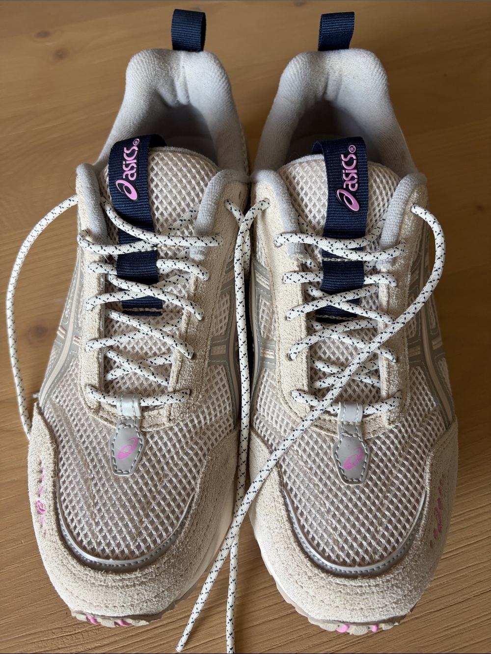 ASICS Women’s White / cream 1090v2 gel running shoes